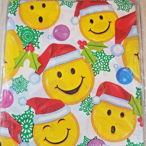 Table Cover Vintage Sealed Christmas Smile Faces with Santa Hats Tablecloth - Picture 7 of 12